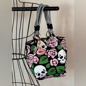 New Gothic Skulls & Pink Roses Woven Bucket Bag Handbag Purse w/ Pink Lips Charm